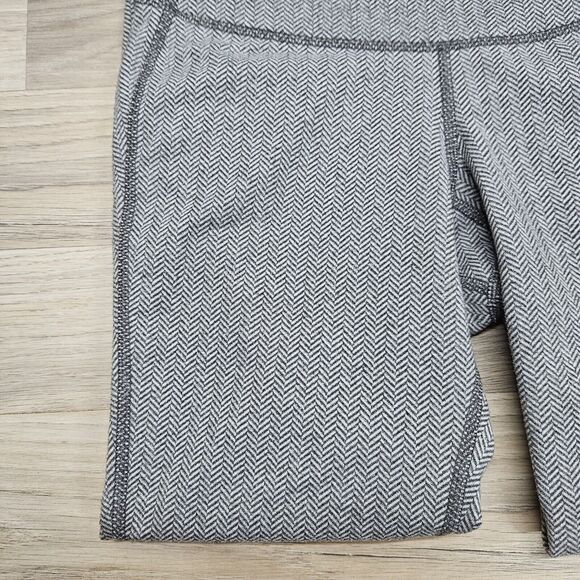 Old Navy Active Womens Gray Chevron Full Length Leggings Small - Picture 7 of 9